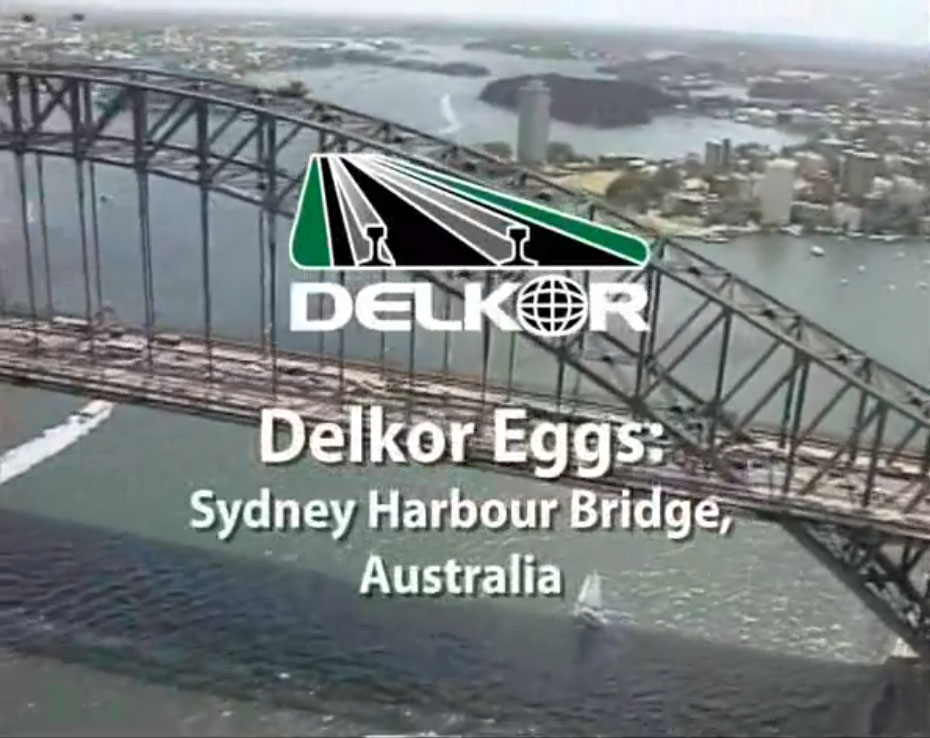 Video demostrativo del sistema de fijaciones Delkor ALT1 instalado por Acosta Ingenieros mostrando su rendimiento y resistencia en vías ferroviarias