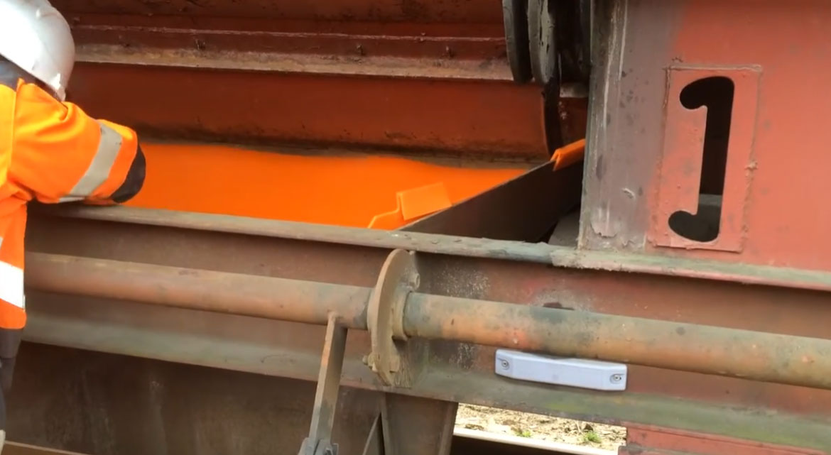 proceso de instalación del sistema fimor para la protección y reducción del ruido del balasto en vías de tren